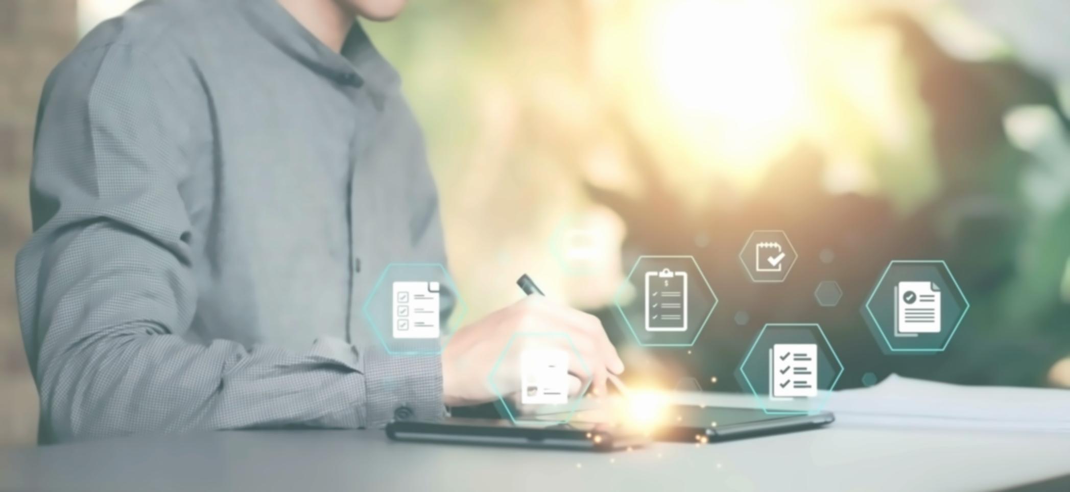 Workspace digitale con strumenti per l'analisi SEO e la creazione di contenuti