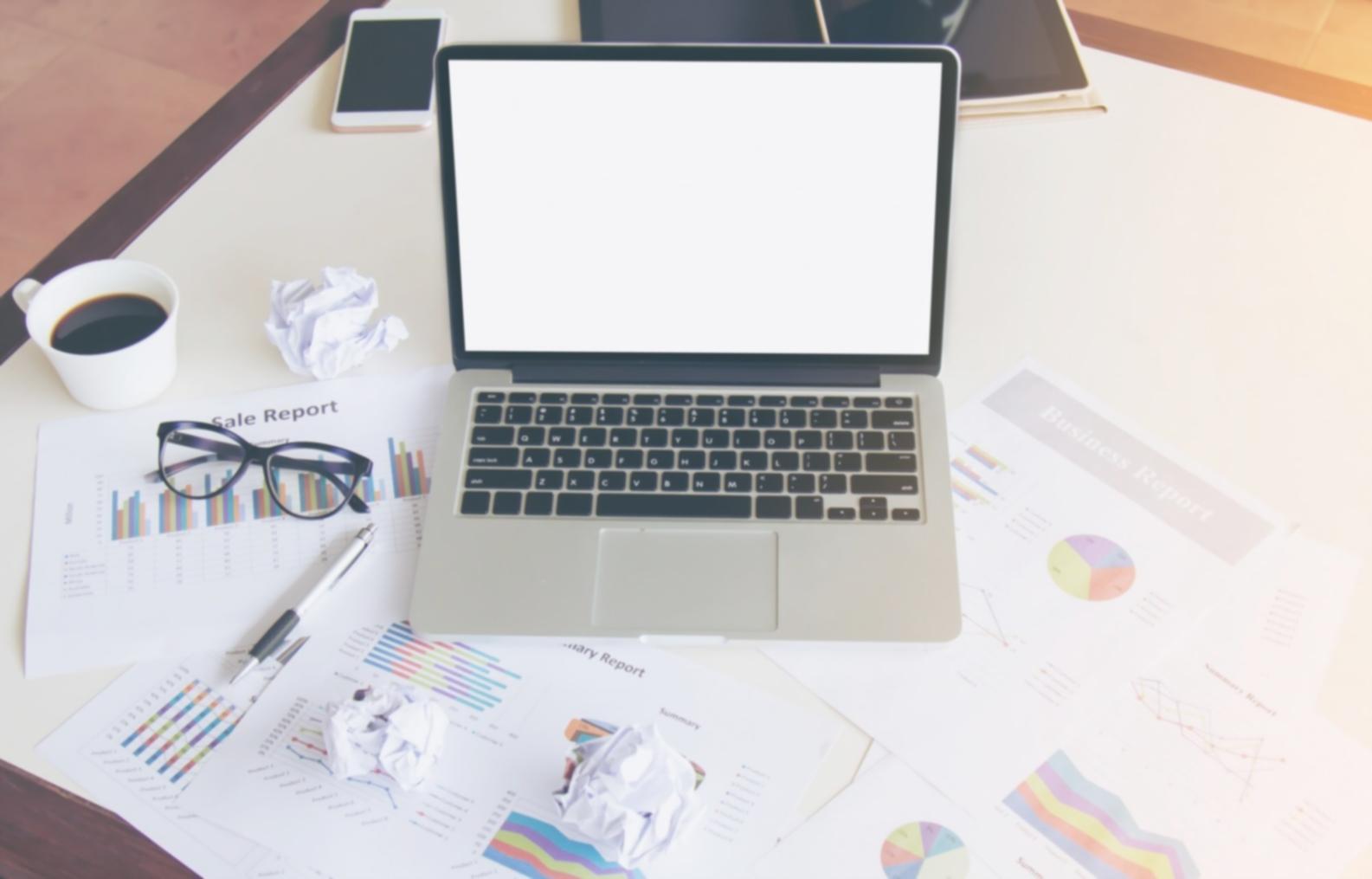 Ambiente di lavoro professionale per consulenze di marketing digitale e strategie SEO